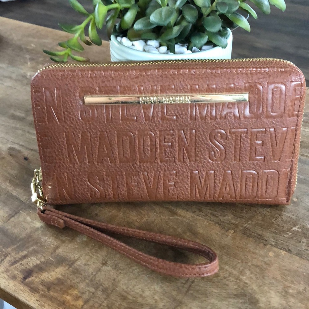 Steve Madden Large Wristlet.